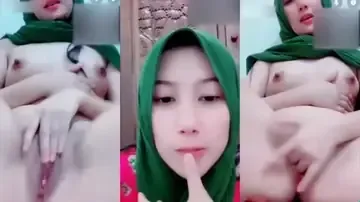 Bokep Jilbab Chat Sex Berujung Colmek Jari Liar Hot