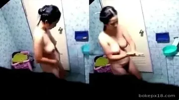 Ngintip Diam-diam Tetangga Seksi Lagi Mandi